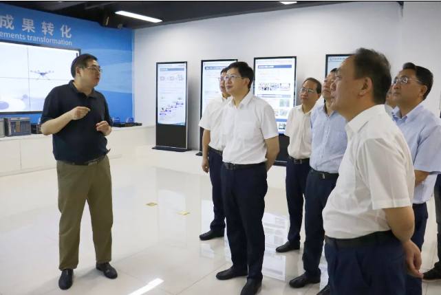 长沙市人大常委会调研组莅临长沙北斗研究院