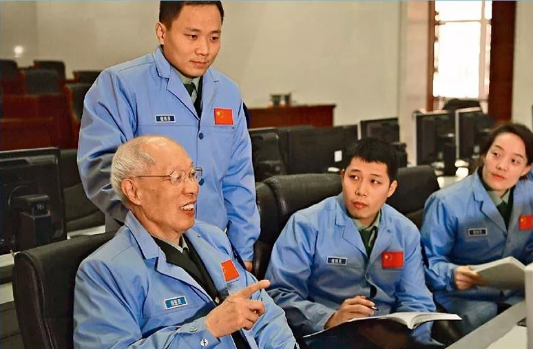 他52岁投身北斗，74岁工作节奏与年轻人无异，革命人永远是年轻
